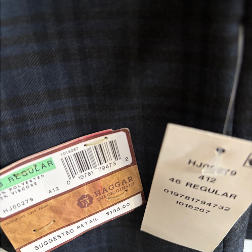 New with Tags Haggar Men's Navy and Grey plaid  Blazer size 46R. Poly Viscose - Picture 7 of 8